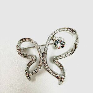 🆕 On Trend CButterfly Crystal Accent Pin